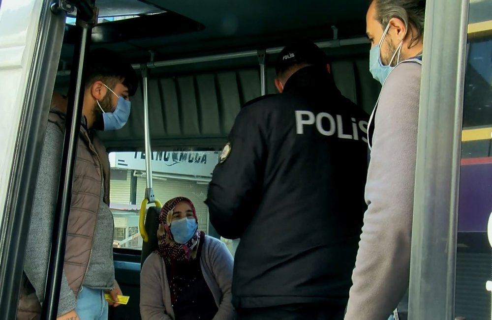 Diyarbakır'da kısıtlamayı ihlal eden, maskesiz ve kimliksiz kişi, polisle tartıştı
