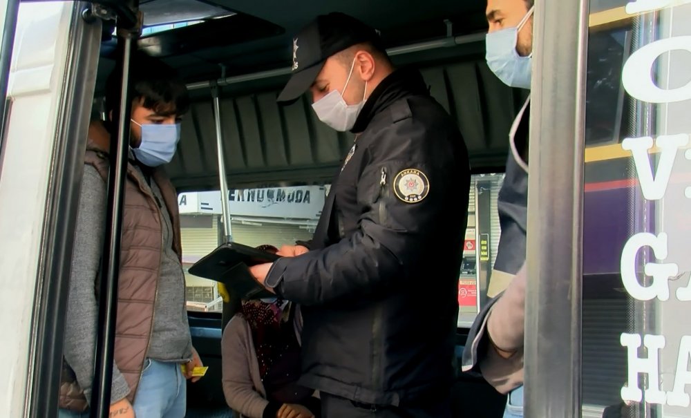 Diyarbakır'da kısıtlamayı ihlal eden, maskesiz ve kimliksiz kişi, polisle tartıştı