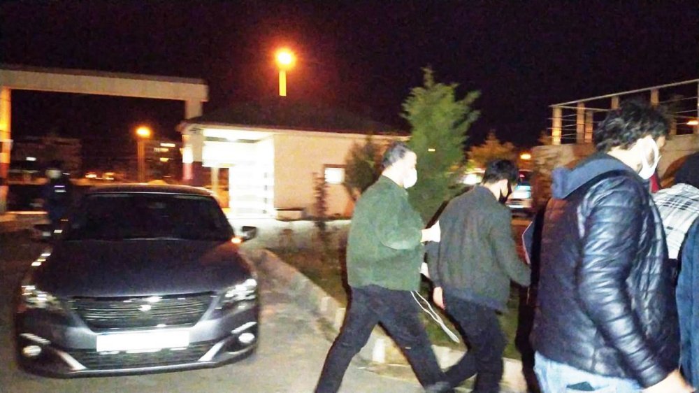 'Dur' ihtarına uymayan otomobilde uyuşturucu ele geçirildi: 5 gözaltı