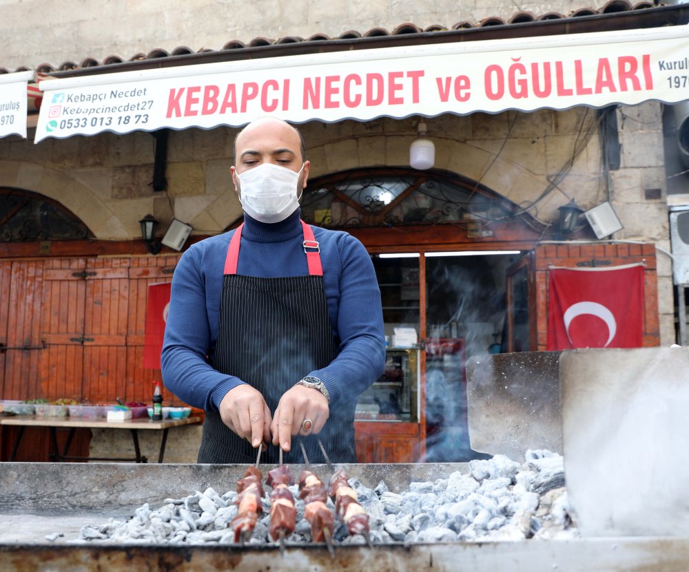 Gaziantep'te kebaplar paketle ulaştırılıyor