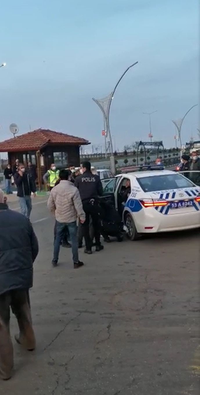 Husumetlilerini ormana kaçırıp,  otomobilin bagajında  ilçe merkezine getirince yakalandılar