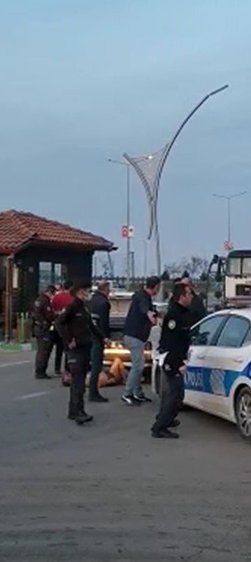 Husumetlilerini ormana kaçırıp,  otomobilin bagajında  ilçe merkezine getirince yakalandılar