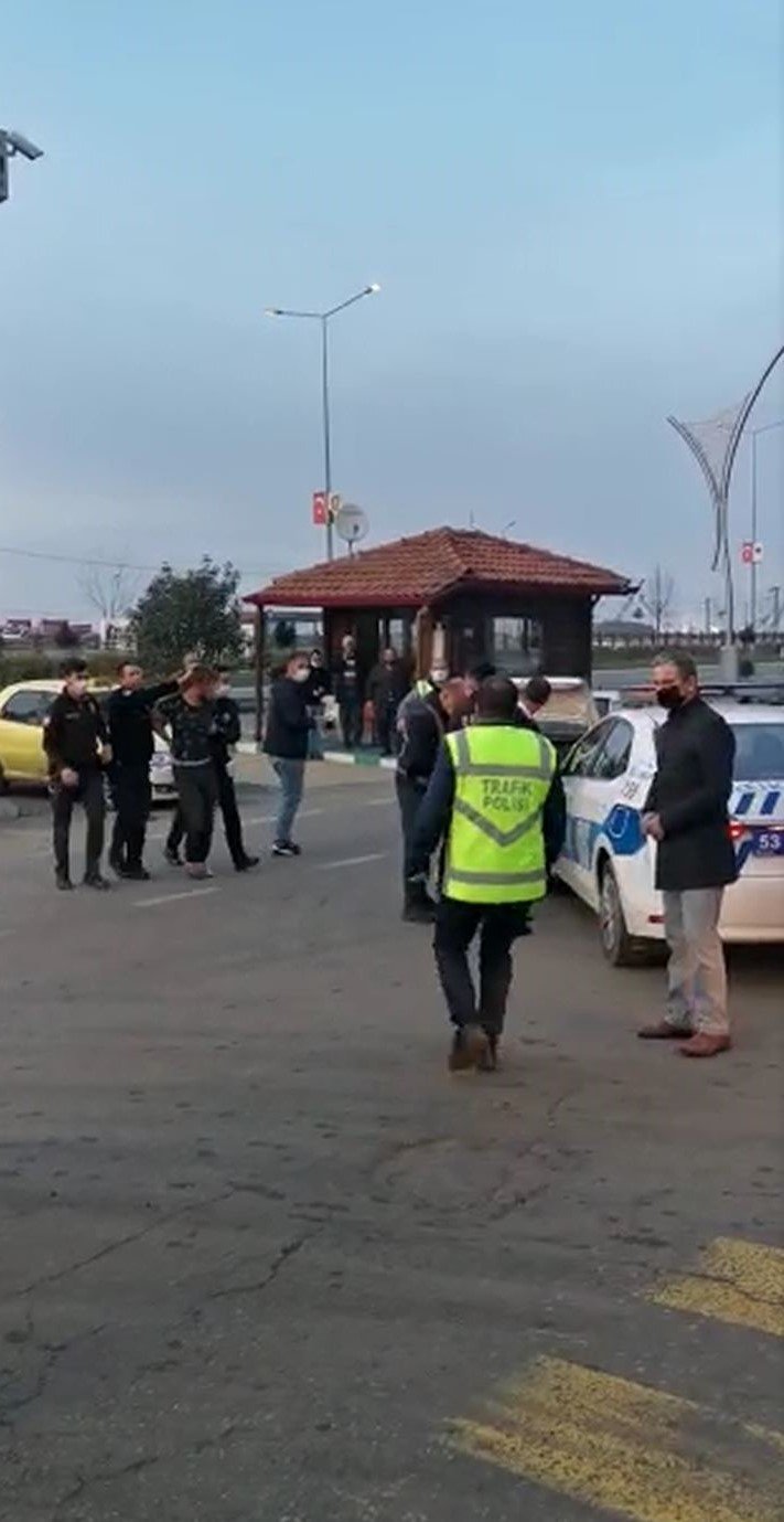 Husumetlilerini ormana kaçırıp,  otomobilin bagajında  ilçe merkezine getirince yakalandılar