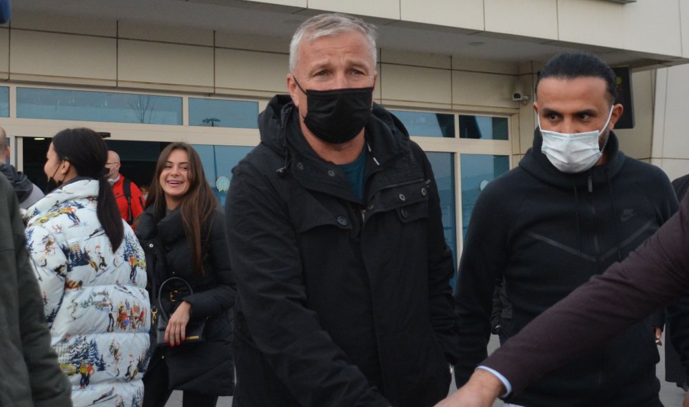 Kayserispor'un yeni teknik direktörü Dan Petrescu, Kayseri'ye geldi