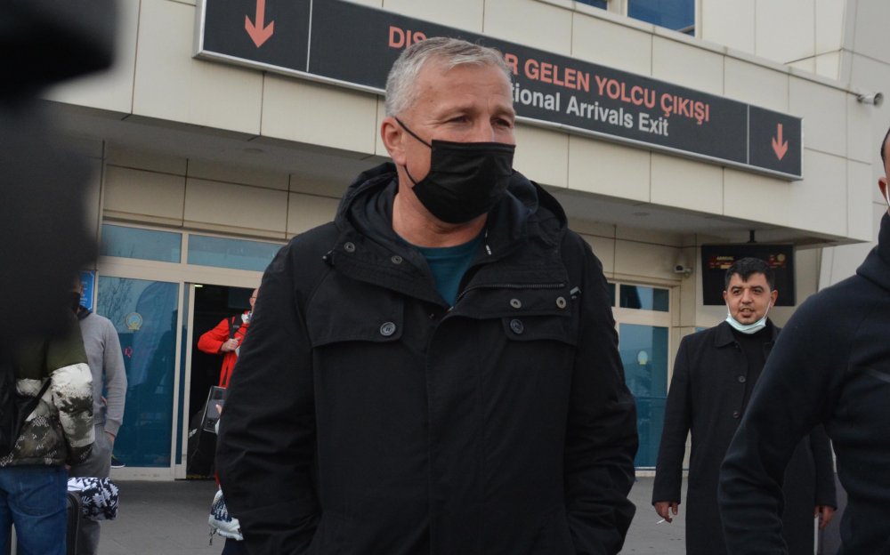 Kayserispor'un yeni teknik direktörü Dan Petrescu, Kayseri'ye geldi