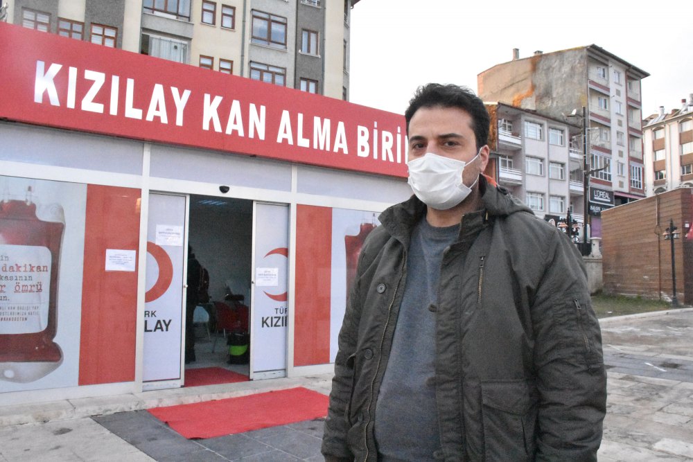 Kısıtlama günlerinde Kızılay'a kan bağışı yaptılar