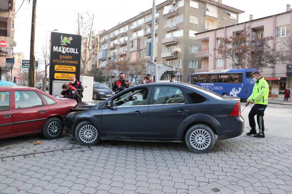 Kısıtlamada 'Dur' ihtarına uymayan ehliyetsiz sürücü ve arkadaşlarına 16 bin 450 lira ceza 