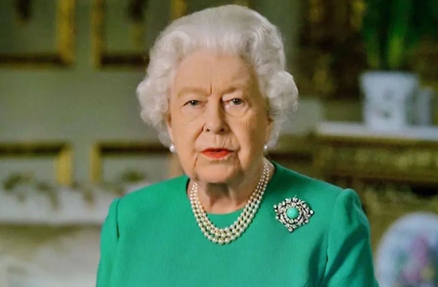 Kraliçe Elizabeth ve eşi Philip, koronavirüs aşısı oldu