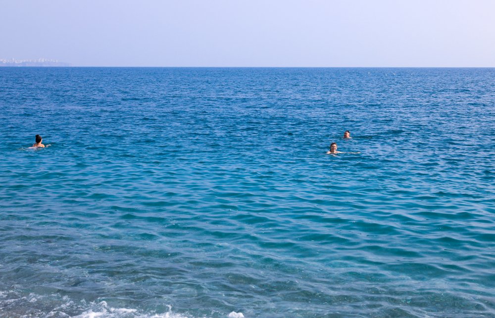 Ocak ayında yazdan kalma günlerin tadını turistler çıkardı