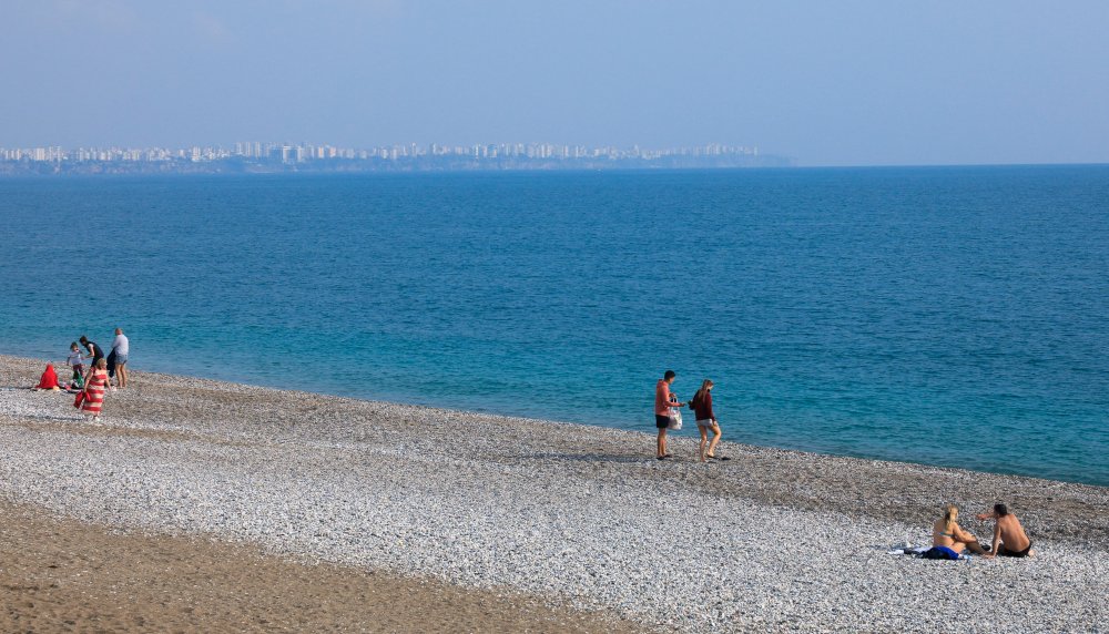 Ocak ayında yazdan kalma günlerin tadını turistler çıkardı