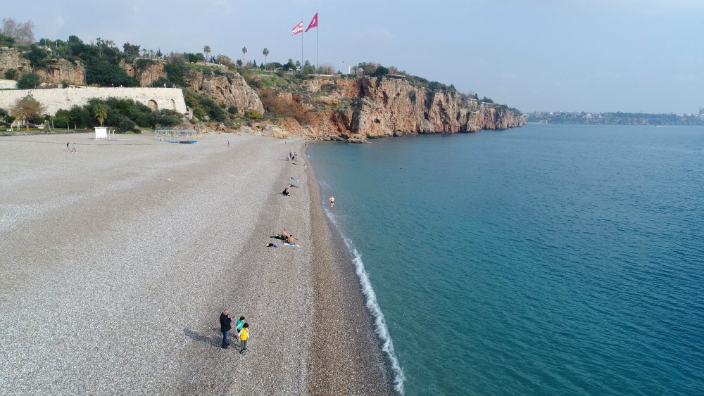 Ocak ayında yazdan kalma günlerin tadını turistler çıkardı