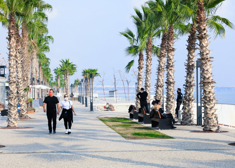Ocak ayında yazdan kalma günlerin tadını turistler çıkardı