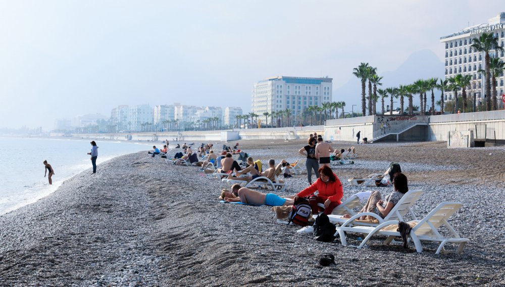 Ocak ayında yazdan kalma günlerin tadını turistler çıkardı