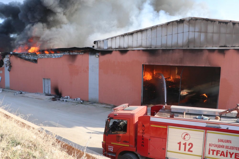 Şanlıurfa'da lojistik deposunda yangın
