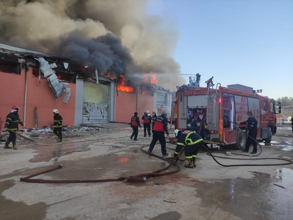 Şanlıurfa'da lojistik deposunda yangın