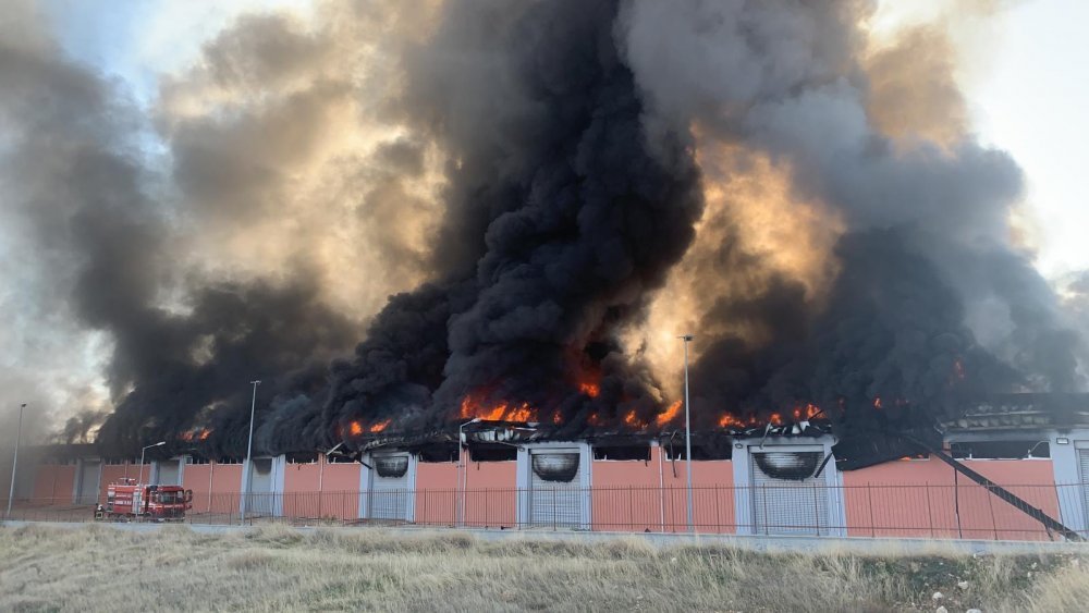 Şanlıurfa'da lojistik deposunda yangın