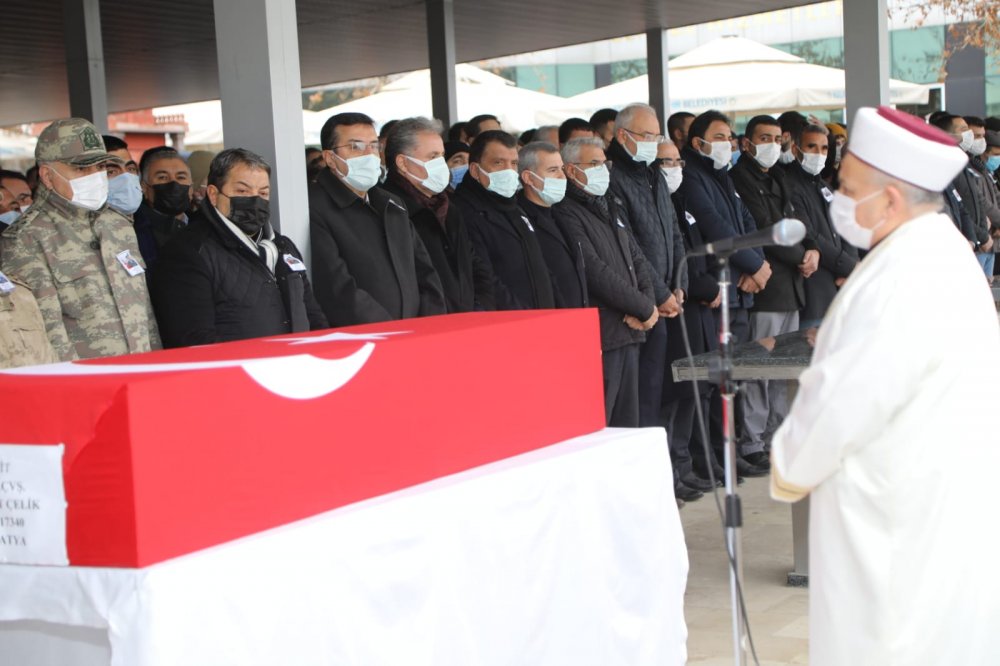Şehit Uzman Çavuş Mehmet Çelik, Malatya'da gözyaşlarıyla toprağa verildi