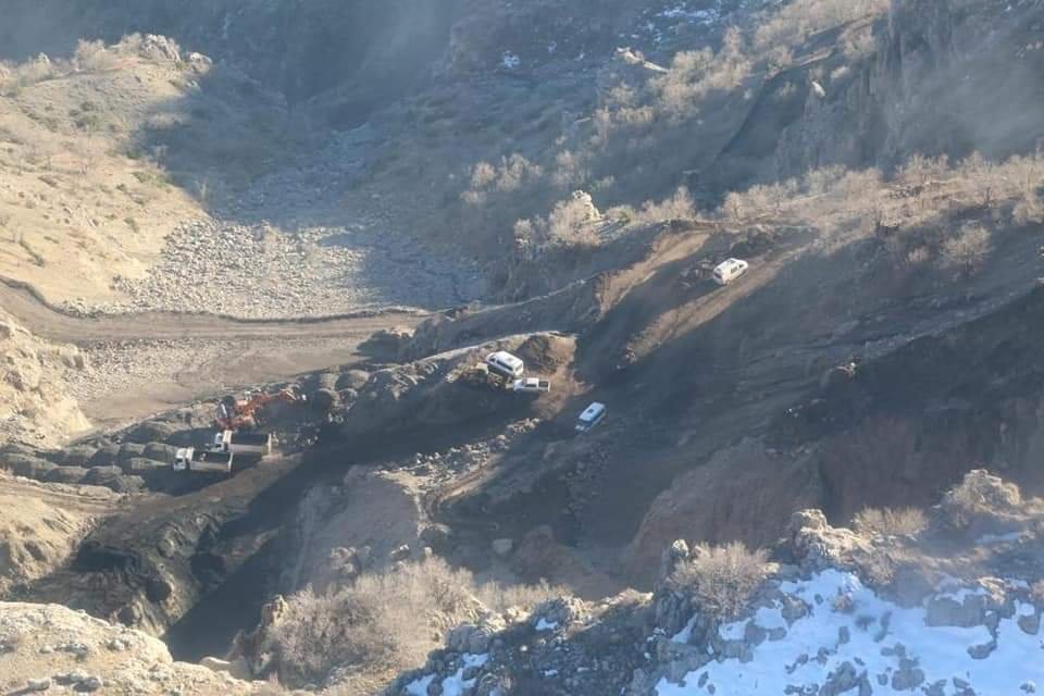 Şırnak'ta kömür ocağında göçük; 2 işçi yaralı, 1 işçi kurtarılmaya çalışılıyor (3)