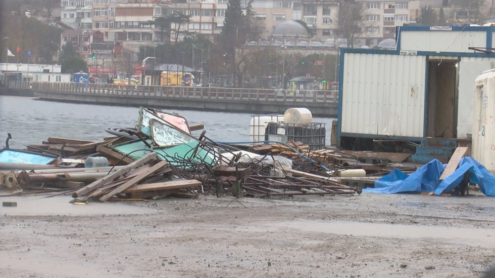 Üsküdar'da 441 yıllık tarihi cami önüne yol yapımı neden istenmiyor