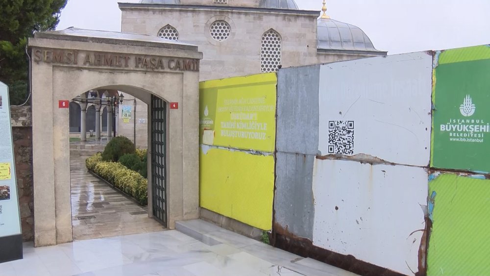 Üsküdar'da 441 yıllık tarihi cami önüne yol yapımı neden istenmiyor