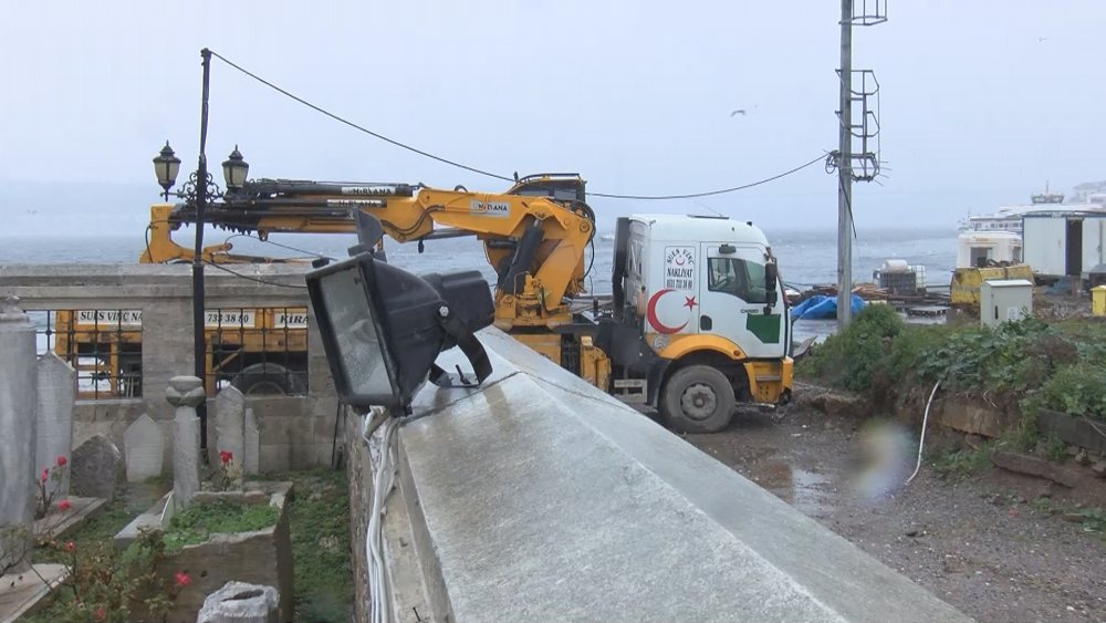 Üsküdar'da 441 yıllık tarihi cami önüne yol yapımı neden istenmiyor