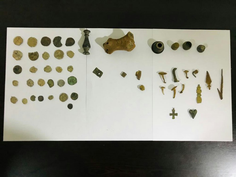 Uyuşturucu baskınında tarihi eser ele geçirildi: 1 gözaltı