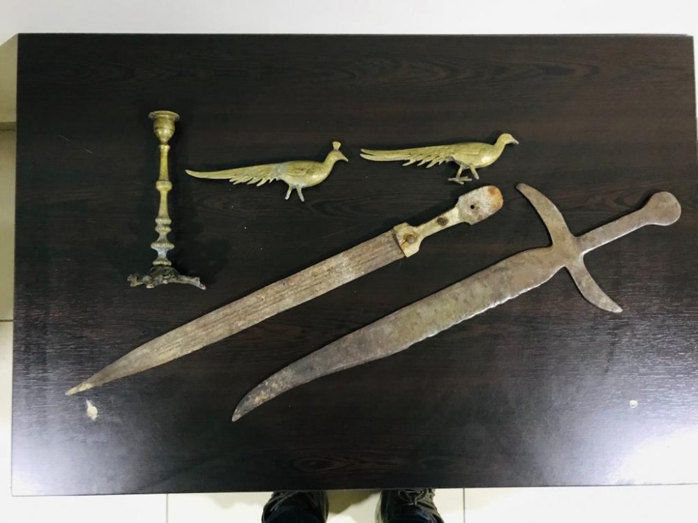 Uyuşturucu baskınında tarihi eser ele geçirildi: 1 gözaltı