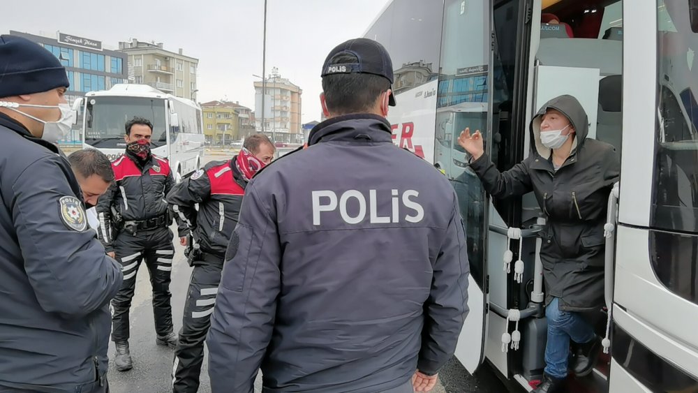Yolcu taşkınlık çıkarınca polis müdahale etti