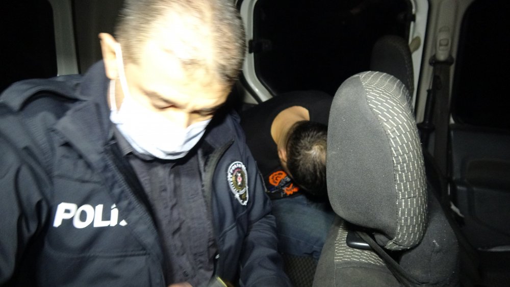 Adana'da otomobilden havaya ateş açtığı iddia edilen şüpheliler yakalandı