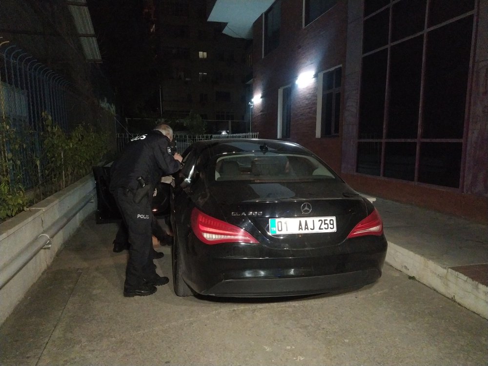 Adana'da otomobilden havaya ateş açtığı iddia edilen şüpheliler yakalandı
