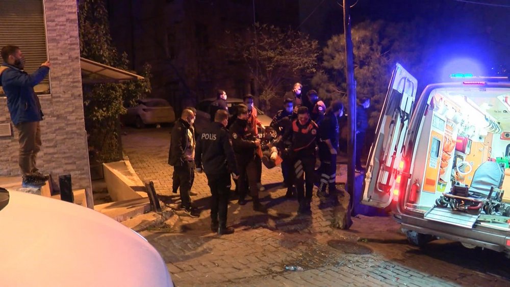 Beyoğlu'nda silahlı saldırı: 2 yaralı
