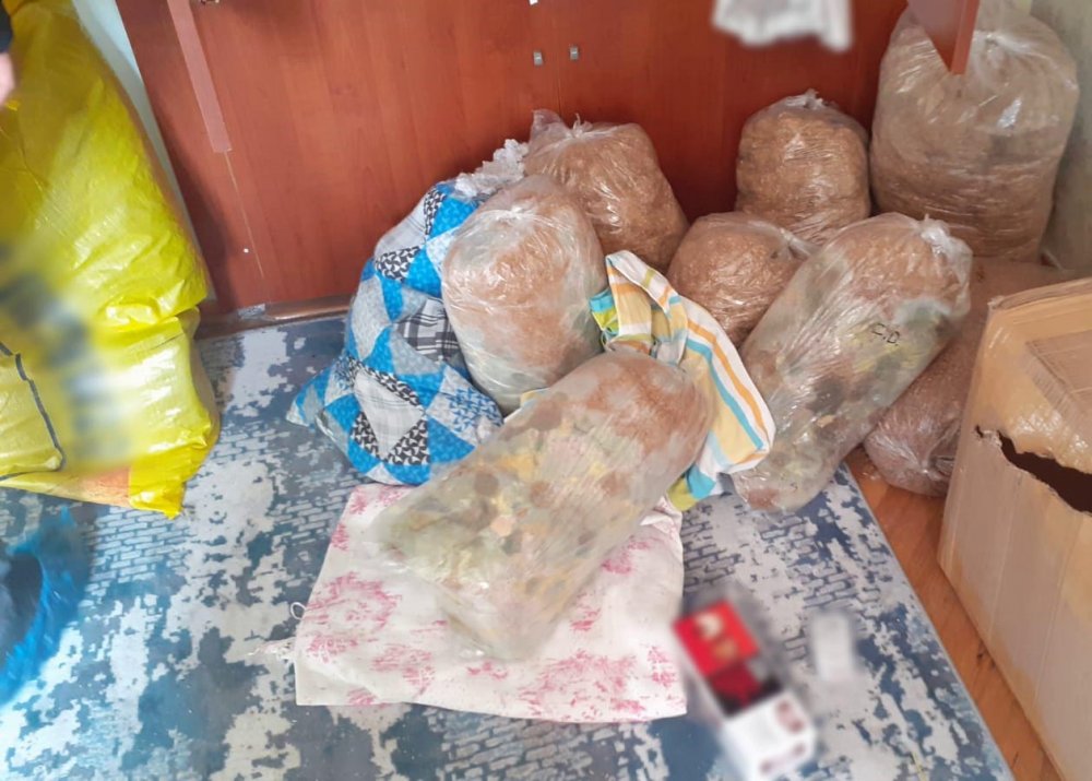Eskişehir’de imalathaneye çevrilen 3 evde 168 kilo kaçak tütün ele geçirildi