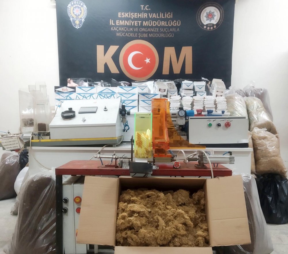 Eskişehir’de imalathaneye çevrilen 3 evde 168 kilo kaçak tütün ele geçirildi