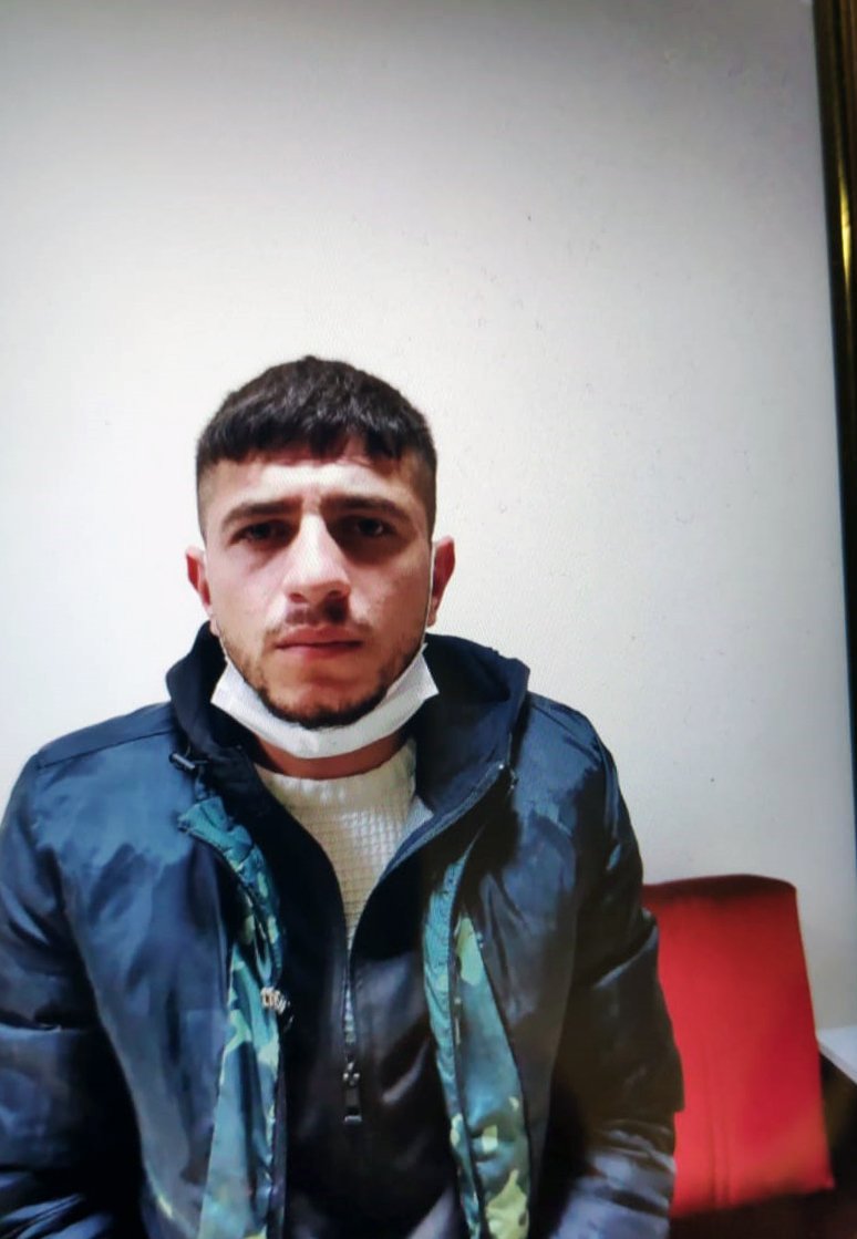 İçinde 18 kilo altın bulunan çelik kasayı delmeye çalışırken yakalandılar