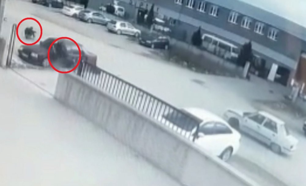 Otomobile çarpan motosikletteki 2 kişinin 20 metre sürüklendi