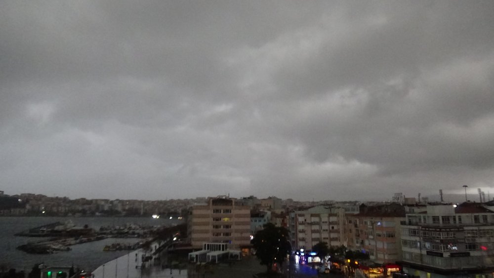 Çanakkale'de beklenen yağmur başladı