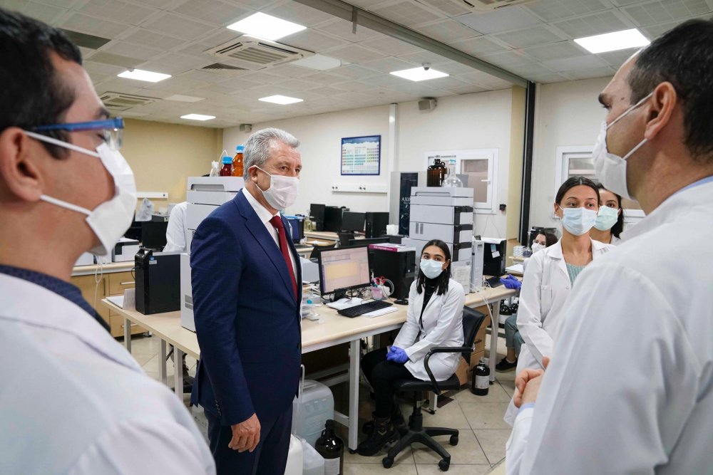 Ege Üniversitesi'nin geliştirdiği koronavirüs aşısı gönüllüler üzerinde denenmeye başlanıyor