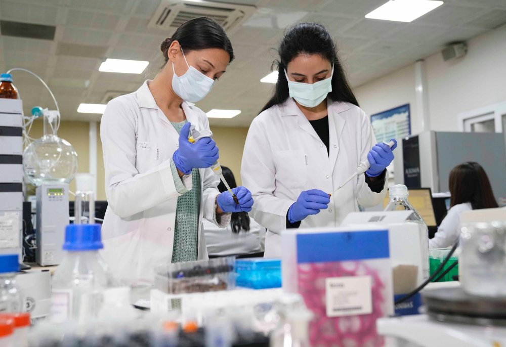 Ege Üniversitesi'nin geliştirdiği koronavirüs aşısı gönüllüler üzerinde denenmeye başlanıyor