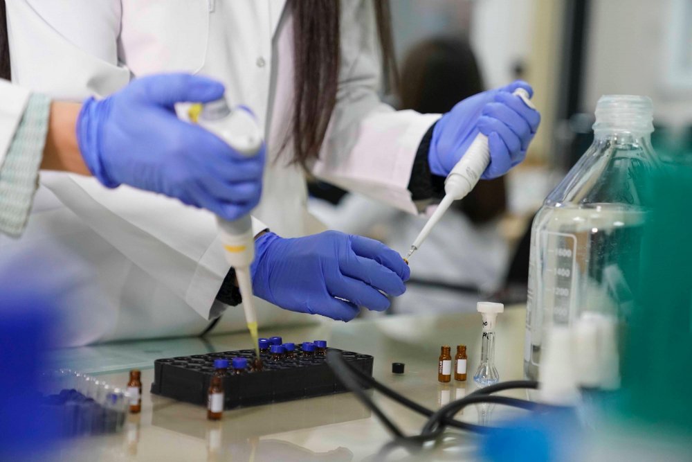 Ege Üniversitesi'nin geliştirdiği koronavirüs aşısı gönüllüler üzerinde denenmeye başlanıyor