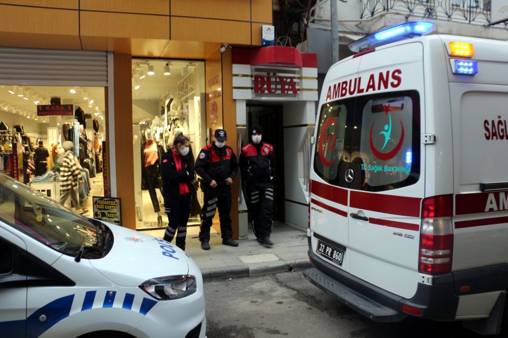 Kaldığı apart dairede hayatını çok kötü bir biçimde  kaybetmiş halde bulundu