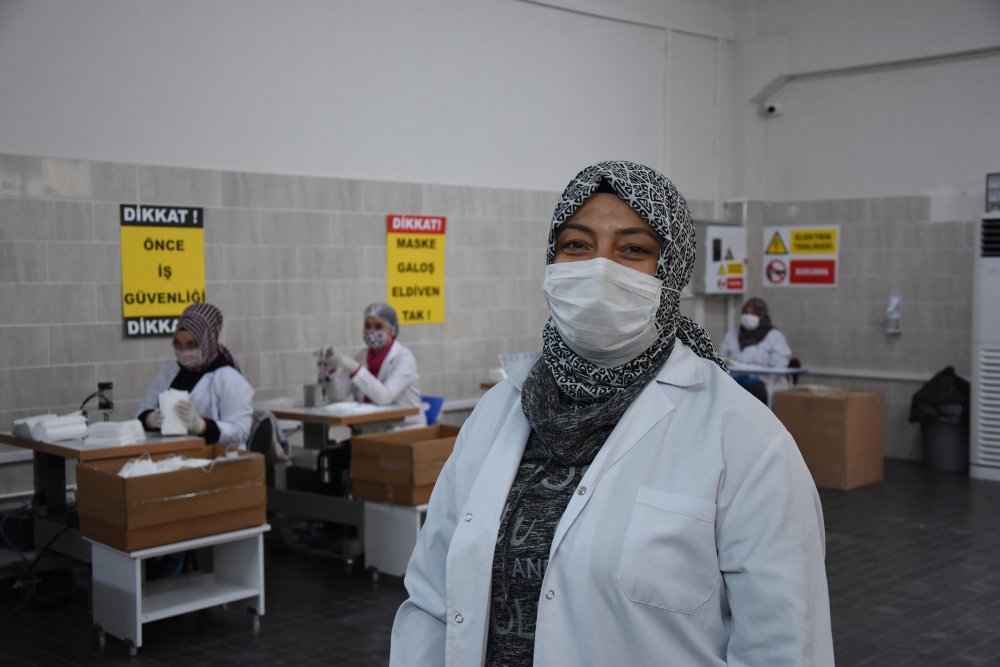 Kütahya’da 50 kadın, 9 ayda 4 milyon maske üretti