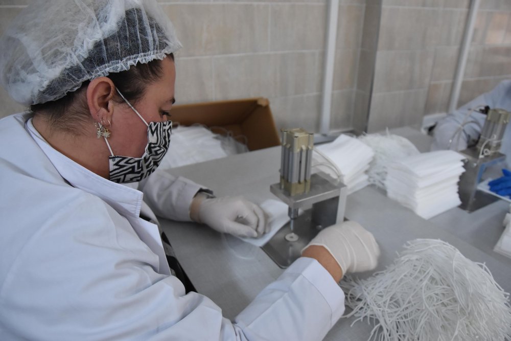 Kütahya’da 50 kadın, 9 ayda 4 milyon maske üretti
