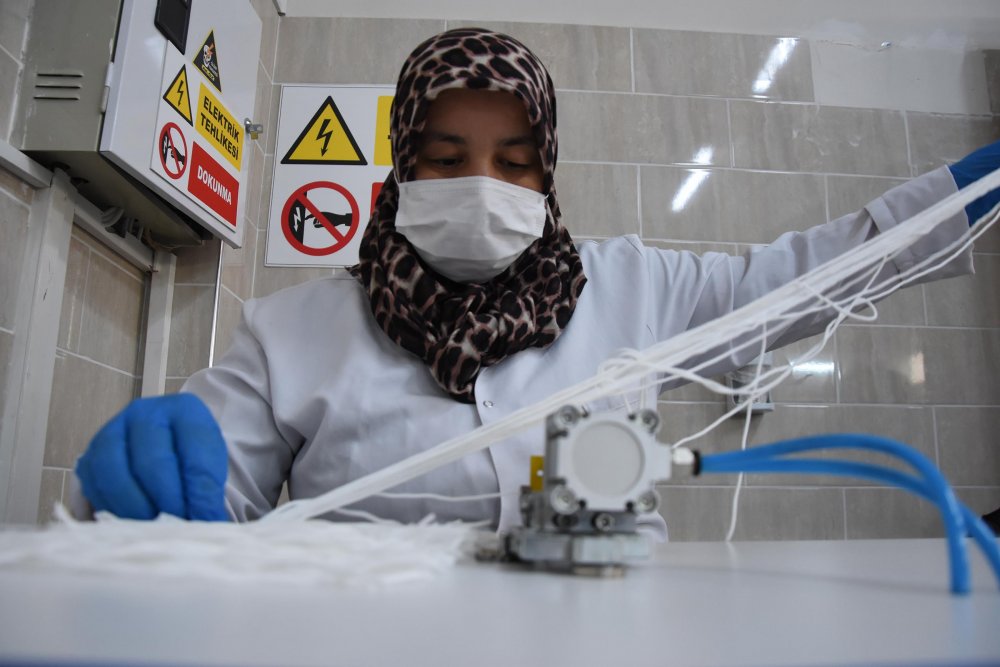 Kütahya’da 50 kadın, 9 ayda 4 milyon maske üretti