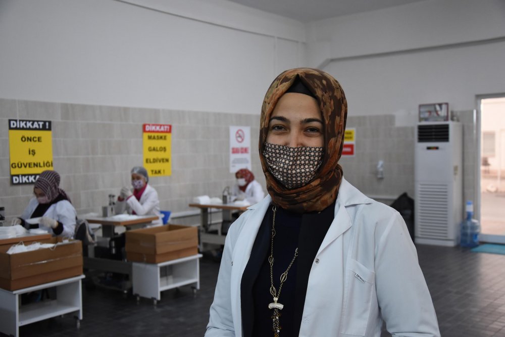 Kütahya’da 50 kadın, 9 ayda 4 milyon maske üretti