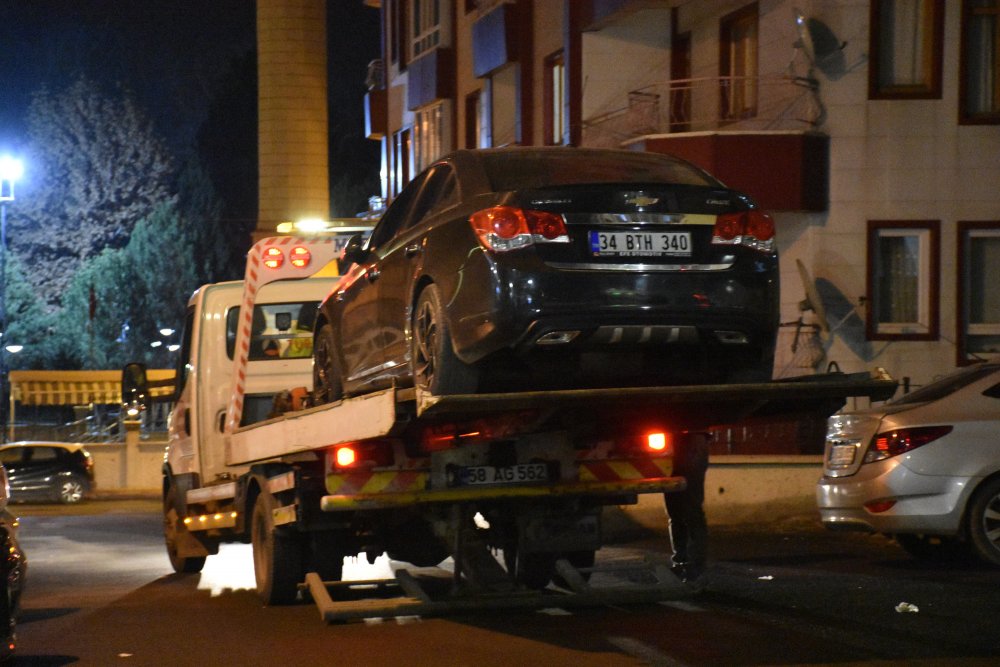 Polisten kaçan ehliyetsiz sürücü, yayalara çarptı: 4 yaralı