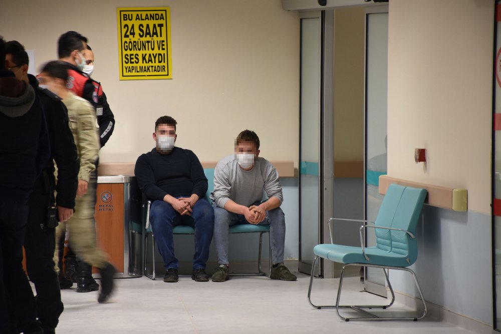 Polisten kaçan ehliyetsiz sürücü, yayalara çarptı: 4 yaralı