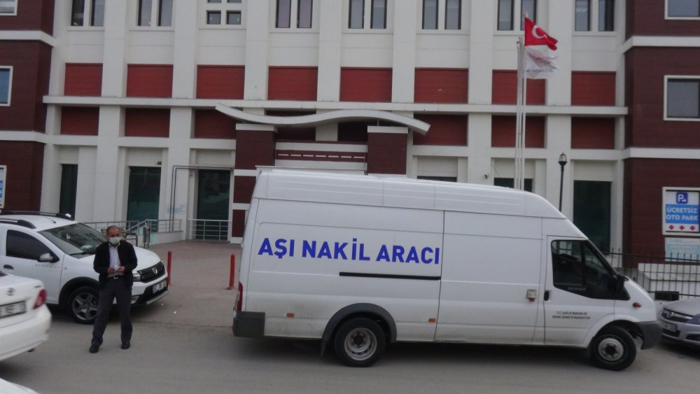 Adıyaman'daki sağlık kuruluşlarına aşı dağıtımı başladı