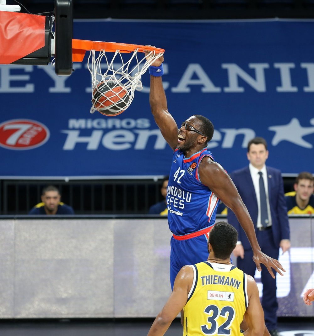 Anadolu Efes - ALBA Berlin: 84-76