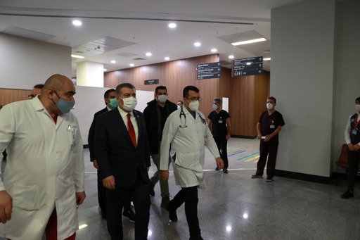 Bakan Koca ve Bilim Kurulu üyeleri, koronavirüs aşısı oldu