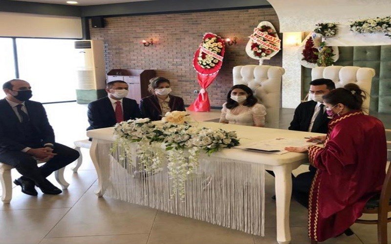 Çanakkale Valisi Aktaş, Bozcaada Kaymakamı Bahar Kaya'nın nikah şahidi oldu